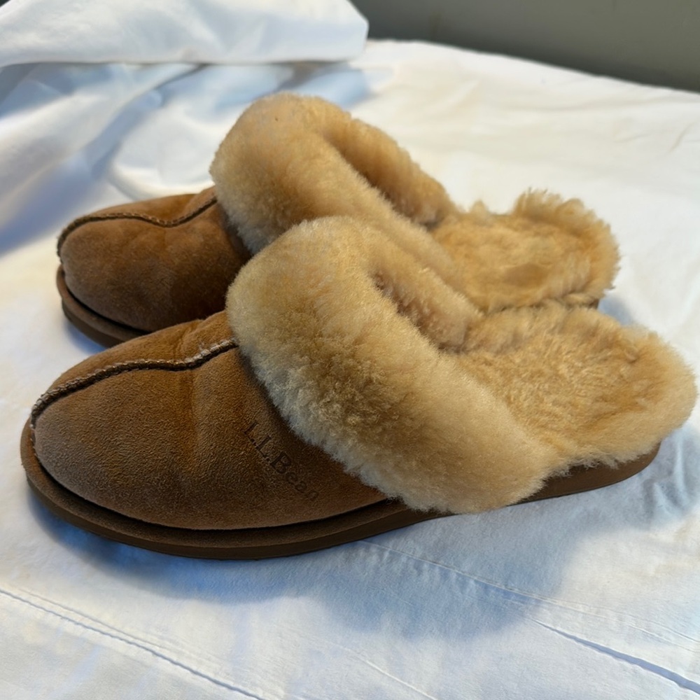 LL.Bean Cozy Shearling Lined Slippers